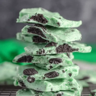 Deliciously Easy Mint Oreo Bark Recipe
