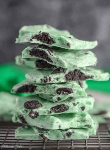 Deliciously Easy Mint Oreo Bark Recipe