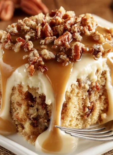 Delicious Butter Pecan Praline Poke Cake Recipe