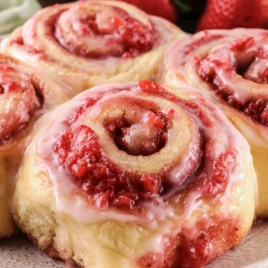 Delicious Strawberry Cinnamon Rolls Recipe
