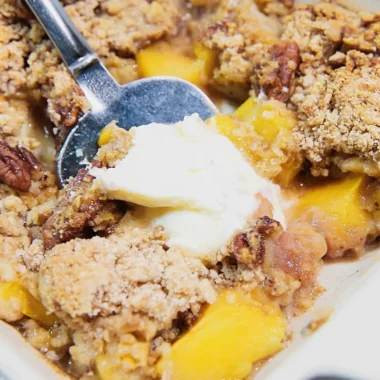 Delightfully Easy Pecan Peach Crisp Recipe