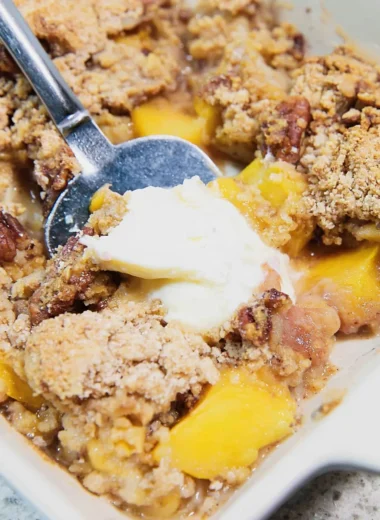 Delightfully Easy Pecan Peach Crisp Recipe
