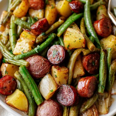 Easy One Pan Sausage, Green Beans, and Potatoes Recipe